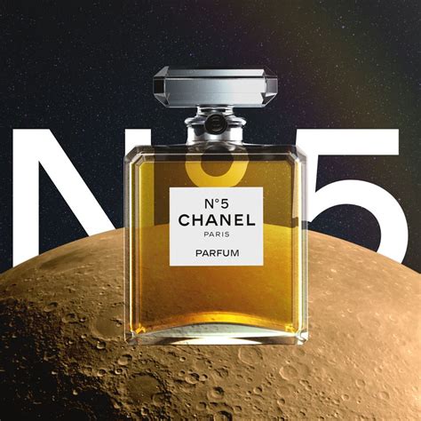 Chanel n5: storia del profumo che compie 100 anni.